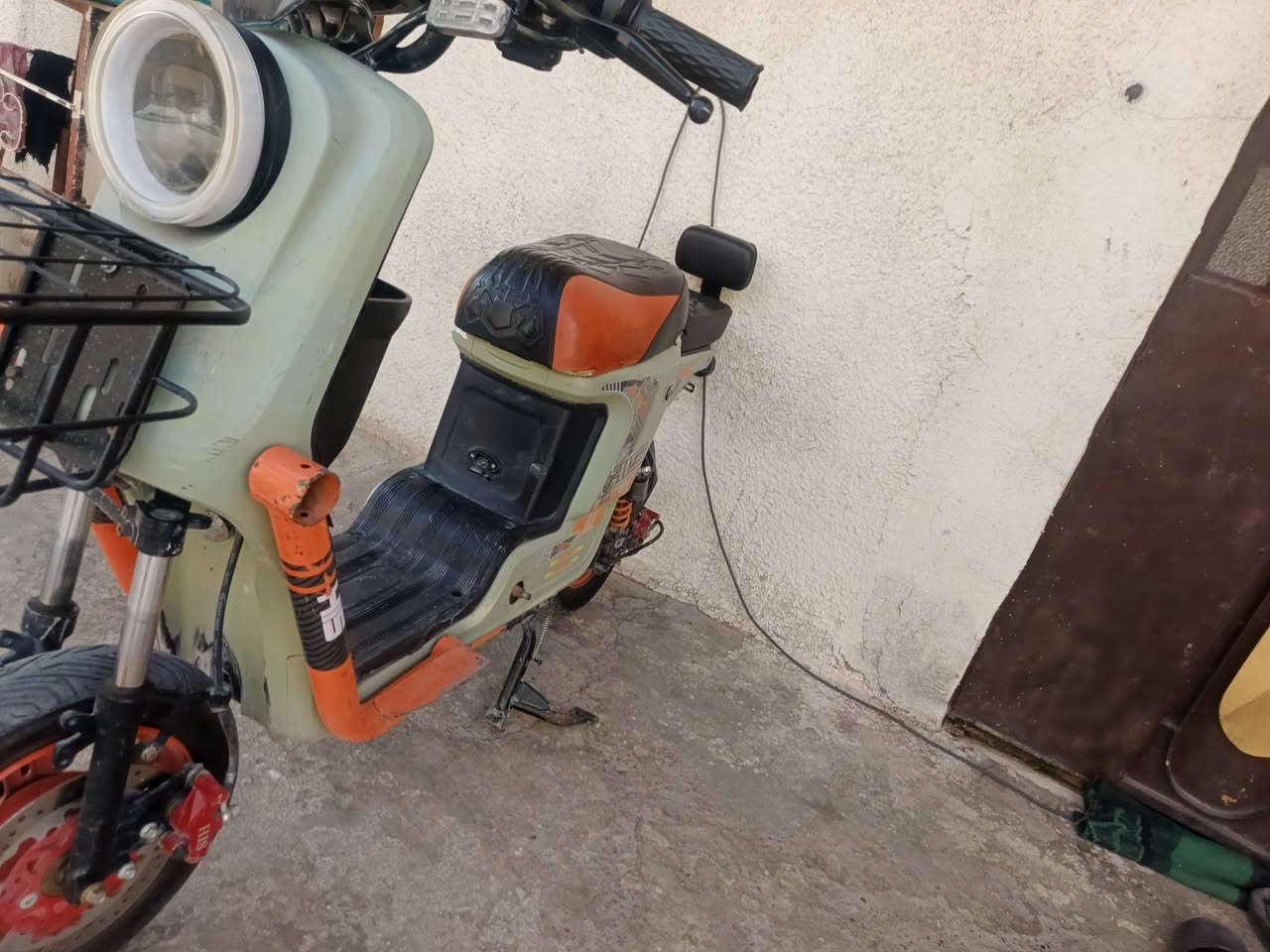 السلام عليكم
موطور h900

 بطاريات 5 دبل 

الماطور كلو شغال 

بي  R رجوع خلف 

مثبت سرعه

لايت عالي ناصي
المكان صلاح الدين بيجي

سعر 375 وبي مجال لل طيبين 

*********** بي واتساب

