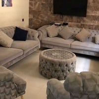 تخم مستعمل استعمال قليل للبيع ٨مقاعد للشراء الاتصال ع الرقم ٠٧٧٤٦١١٨١٨...