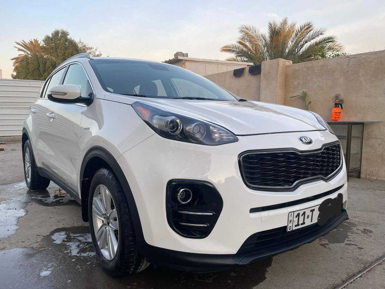 سلام عليكم للبيع كيا سبورتج ٢٠١٨ وارد امريكي محرك ٢٤٠٠ gdl فور ويل رقم بغداد سنويه جديده بأسمي السياره حادثها مبين بصور السياره حلوه ونظيفه محرك جديد داخل نظيفتايرات جديده سعرها ١٣٥ وبيها مجال للشراي استفسار *********** مكاني بغداد
