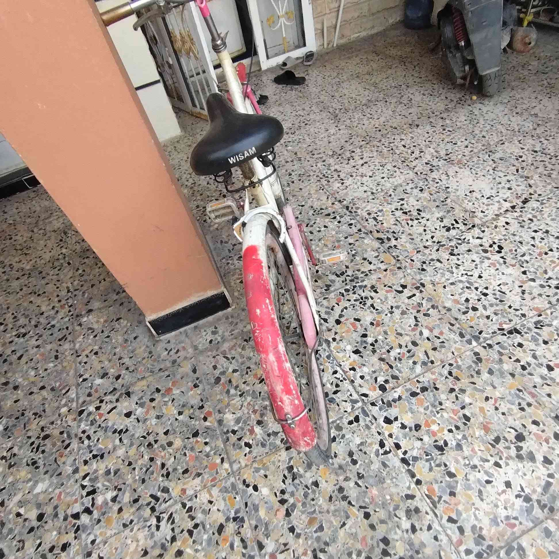السلام عليكم
دراجه هوائية حجم ٢٤ بحاله جيده جدا باله نظيفه السعر ٥٠ الف دينار بيه مجال قليل المكان بغداد الدوره للاستفسار الاتصال على الرقم *********** يوجد وات
