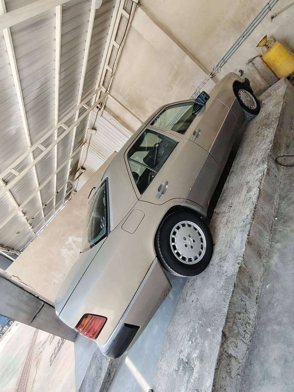 مارسيدس E300
موديل 1987
مكينه بلاديه
مكينه وكير بحاله جيده 

صدر تمام 

تبريد شغال 

رقم بغداد 

كشنات جلد 

فتحه سقف 

عنوان ديالى بعقوبه 

***********

سعر 58
