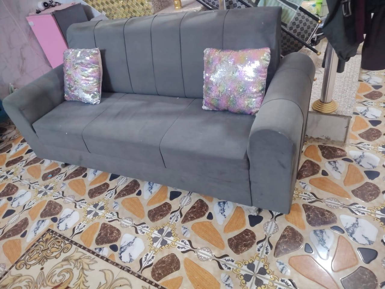 قنفات البيع نضيفات كلش مال استقبال
البيع
  ***********

