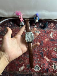 ساعه • شغال • نظيفه