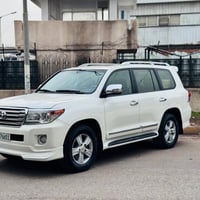 لاندكروزر V8 • ٢٠١٣ • ٢٢٠ ألف كم