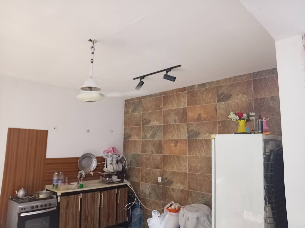 بيت للبيع او مراوس بالزنابره نزلت سيد صباح مساحة الدار ٢٣٠ متر بناء حديث العام بنائه يتكون من غرفه ٦في ٤ وصاله مفتوحه عالمطبخ مثل ما مبين بالفديو حار بارد وحديقه جبيرة ومطبخ خارجي وصحيات صب البيت عكاده والسطح مصبوب السعر مناسب للاستفسار الاتصال على
*********** او مراسلة الحساب
بيت للبيع او مراوس بالزنابره نزلت سيد صباح مساحة الدار ٢٣٠ متر بناء حديث العام بنائه يتكون من غرفه ٦في ٤ وصاله مفتوحه عالمطبخ مثل ما مبين بالفديو حار بارد وحديقه جبيرة ومطبخ خارجي وصحيات صب البيت عكاده والسطح مصبوب السعر مناسب للاستفسار الاتصال على
