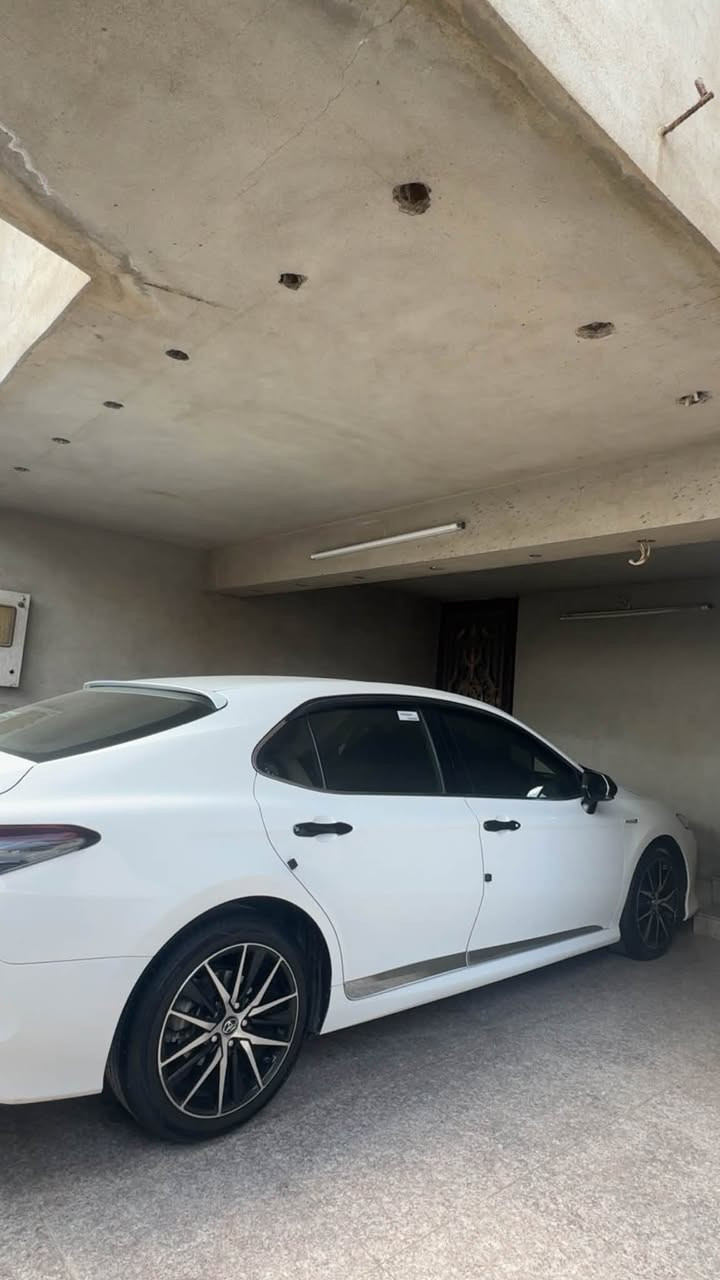 السلام عليكم
كامري 2023 Le  هايبرد 

 حجم المكينه 2500 هايبرد 
تكسي مطار 
ماشيه 86 الف حقيقي 
بصمه 
شاشه 
ويل حجم 18 
3 وضعيات قياده 
الضرر موضح بل صور 
وبيها اثر لزكات طابعه 

السعر 185 
(*********** )

