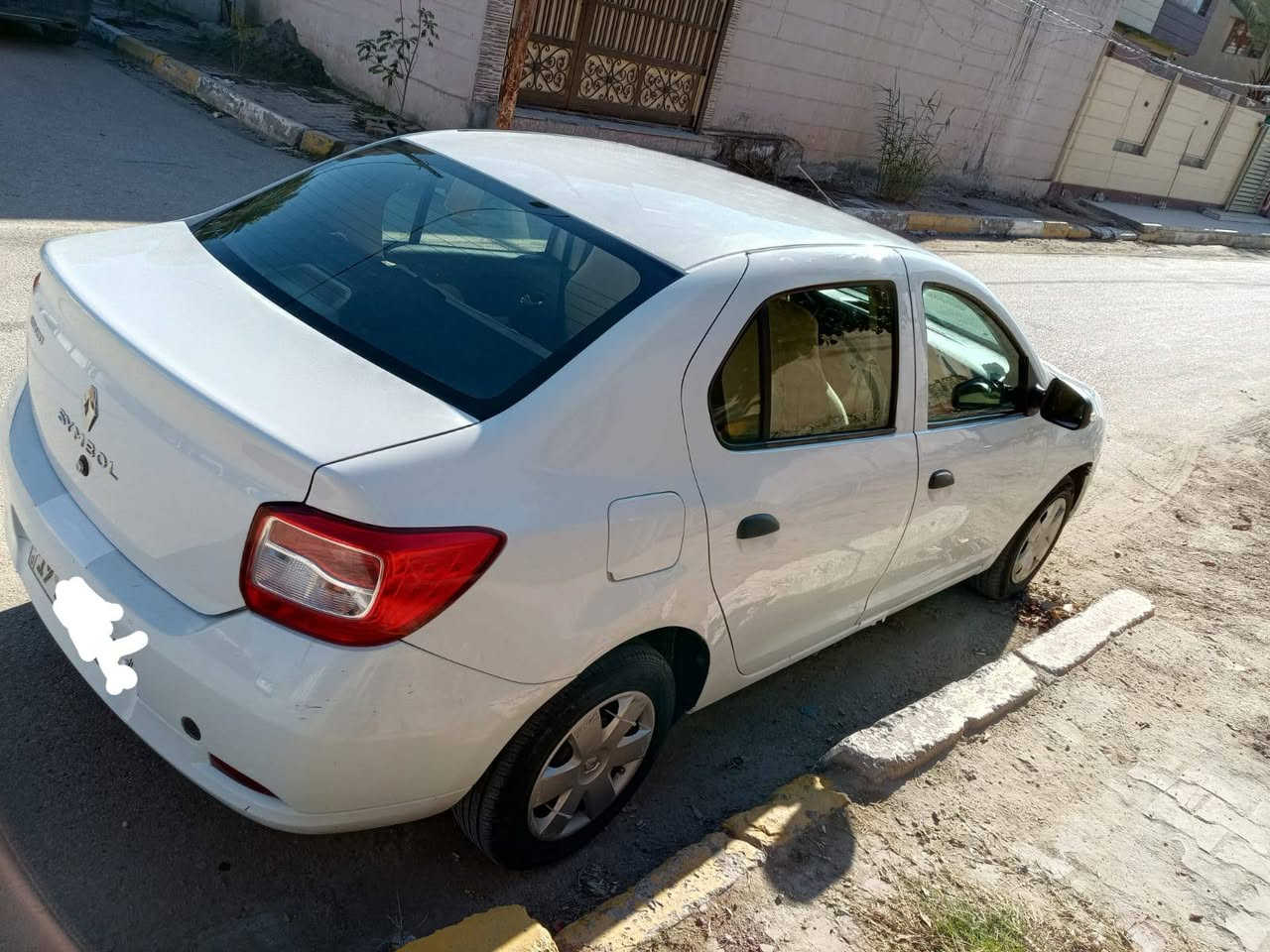 السلام عليكم رينو سمبل موديل 16بيهه بارد فقط بدون صبغ ...إدامه كامله لمنظومه التبريد والبانزين والبلكات وصدرجديد والسياره رقم كربلاء الجديد...حاليا بغداد ***********
