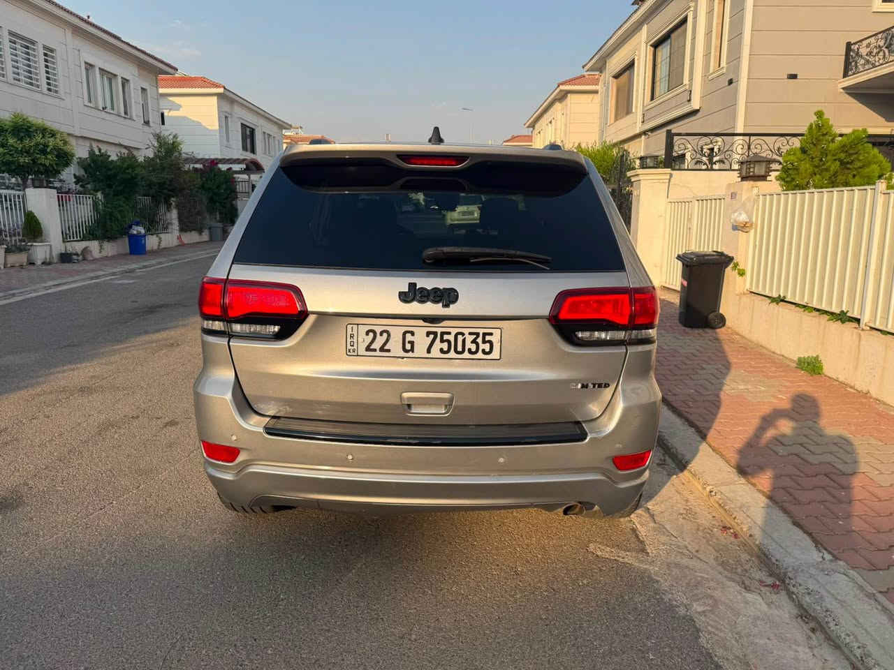 جيب گراند چيروكى  2020 limited قه پات مواصفات 
ماوه ى رويشن  : 36,000 mil

موه سه فات  : 
١-پيش رادار  
٢ -لايت ليد بيلاد 
٣-سلايد + كاميره 
٤-كوشن جلد +كوشن كهربايي + كوشن هيتر 
٥-سه قف شامو + تبريد مركزى 
٦-شاشه گه وره ئايپاد  سوكان ڤوليوم 
٧-سندوق شه فت 
٨-(ره قه م هه ولير ) ( سه نه وى  نوييه هه زه ى نوييه  فه حسى نوييه ره قه مى نوييه  ) به شه رتى ته حويل 

سبوغ : ٤ پارچه ى هه يه به عام ده يفروشين سه قفى به شى دواوه ى كه مه ك سبوغه به بئ ژورئ به بئ شانسى به بئ ايرباگ پيشو پشتى كه پسه بيلاده نوقته ى نيه (مه كينه و گيرو كه ره بايت هه موى به شه رت )
( ره قه م شانسى )(1C4RJEAG0LC428473)

سعرى : ( ١٧٧ )ورقه كه ميك معامله 
بو زانيارى زياتر په يوه ندى به و ژماره بكه 
*********** أربيل, العراق
