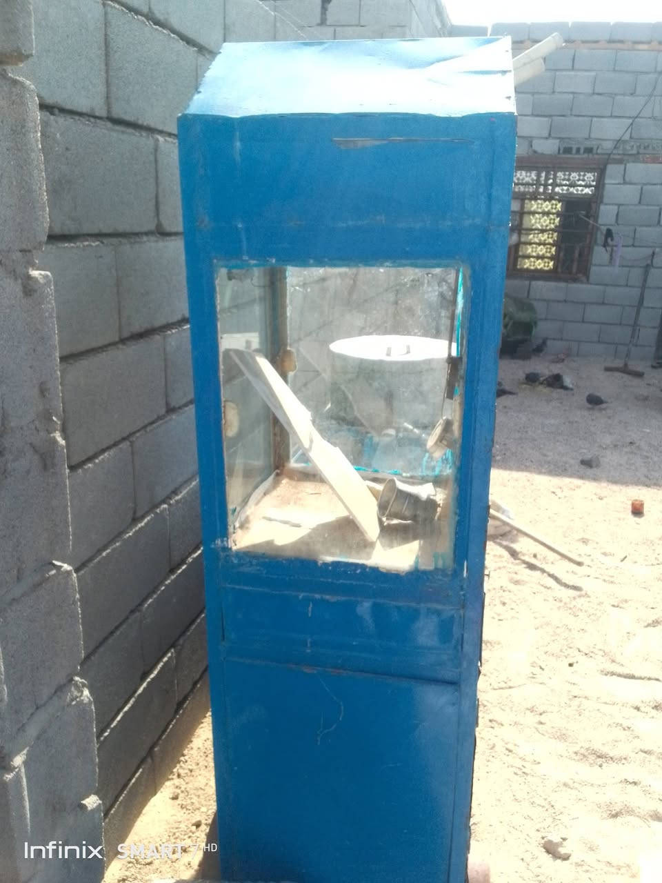 مكينه حب شمسي الحجم الكبير 
ماطور جديد 
بيها جام خانه ومجر للدخل وخانه لحفظ الحب المامكله 
جدر فافون ثقيل كهرباىيات كامله 
الجدير بيه فطر كلش قليل من الداخل 
بيها خوش مصلحه
تلفون ***********
مكاني البصره 
الزبير
منطقه الدواجن
شارع حسينه اللهم صل على محمد وال محمد
سعر 150 الف وبين ا مجال

نص مكتوب في الصور:
- Infinix SMART 7 HD