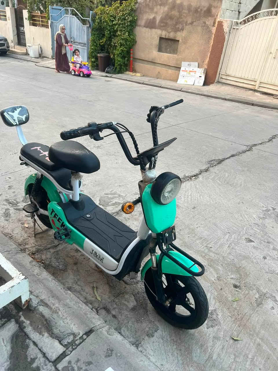 پاسکیلی کارەبای بۆ فرۆشتن
ئەتواندری بەپایدەریش ئیشی پێ بکرێت کەم بەکار هاتووە ئەتوانی تا نزیکی ١٠٠ کیلۆ هەلبگرێ 

* 🔋 جۆر: پاسکیلی کارەبایی
* 🛞 دۆخی گشتی: باش و ئامادەی بەکارهێنان
* 💡 چراغی پێشەوە: هەیە
* 🪞 ئاوێنەی دواوە: هەیە
* 🧺 جێگای بار/سەبەت: هەیە
* 🪑 دوو شوێنی دانیشتن: هەیە
* 🛠️ ستاندی لا: هەیە
* ✨ شێوە و دیزاین: جوان و سەرنجڕاکێش، گونجاو بۆ بەکارهێنانی ڕۆژانە

نرخ ٢٠٠ هەزار
شوێن سەرچنار
ژمارە مۆبایل. ***********
