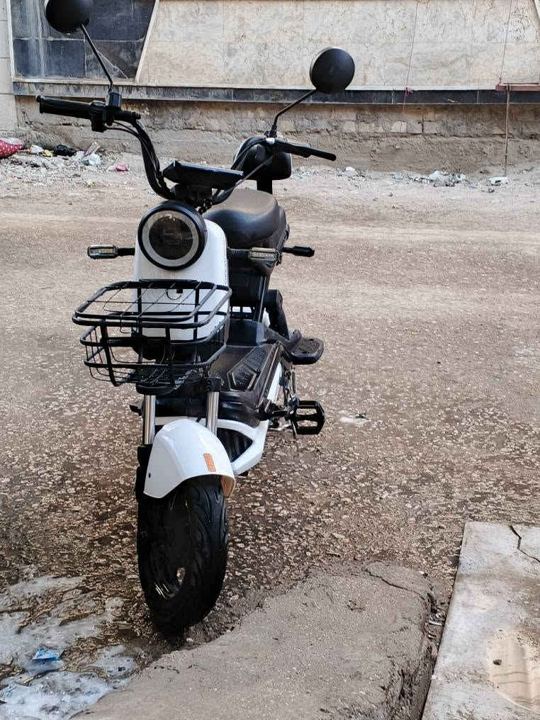 دراجة شحن نظيفة كلشي بيها شغال وبيها بصمة تشغيل عن بعد بطاريات نص عمر 
سعر 275 الف 
مكان كربلاء يم مستشفى الكفيل 
*********** كربلاء, العراق
