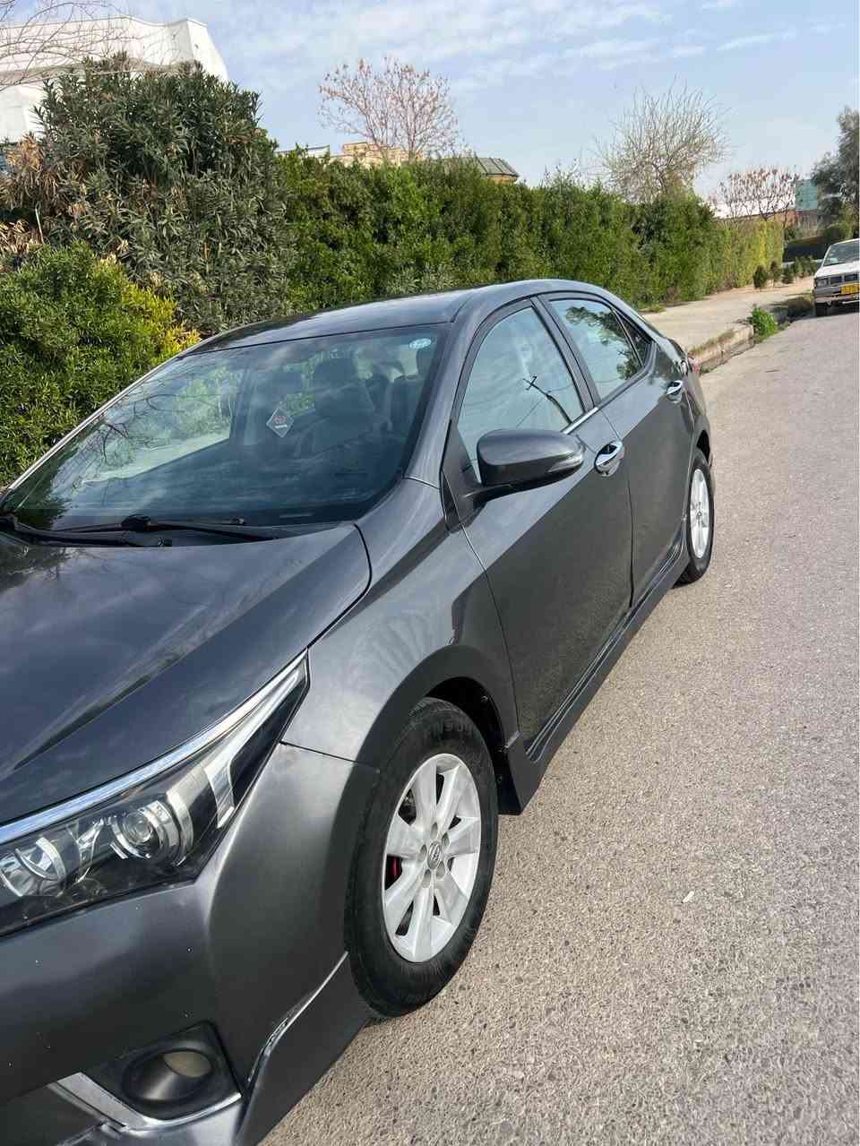 کرۆلا ٢٠١٥ خەلیجی 
بەسمە 
کوشین جلد سپۆڕت
لایی زینۆن بیلادی 
ئاوێنە شەفت
سوکان ڤۆلیۆم
تحدیل سرعة
سیستەمی eco
مەکینە 2.0
160000ڕۆشتووە 
هەموو لەشی سپۆڕتی بیلادی
شاشە 
کامێرای دواوە 
دەرکەی پشت سەیاق سبوخە بێ ژوورەوە 
لەگەڵ بستێک چاملغی پشتەوە
بە شەرتی بەناو کردن 
چوار تایەی نوێیە 
137 وەرەقە و مەجال
ژ.م*********** أربيل, العراق
