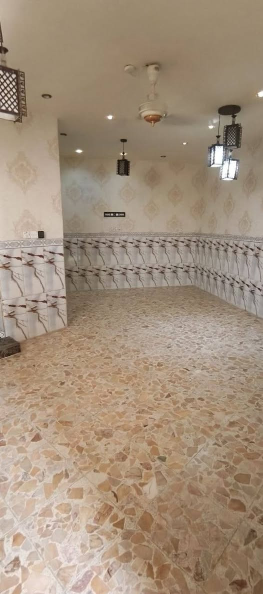 السلام عليكم بيت للايجار قاط ثاني البيت معزول عزل كامل البيت فارغ المكان الغزاليه شارع المركز يم مرطبات البطريق البيت ماكو مقابيله بيوت *********** الاستفسار واتساب
