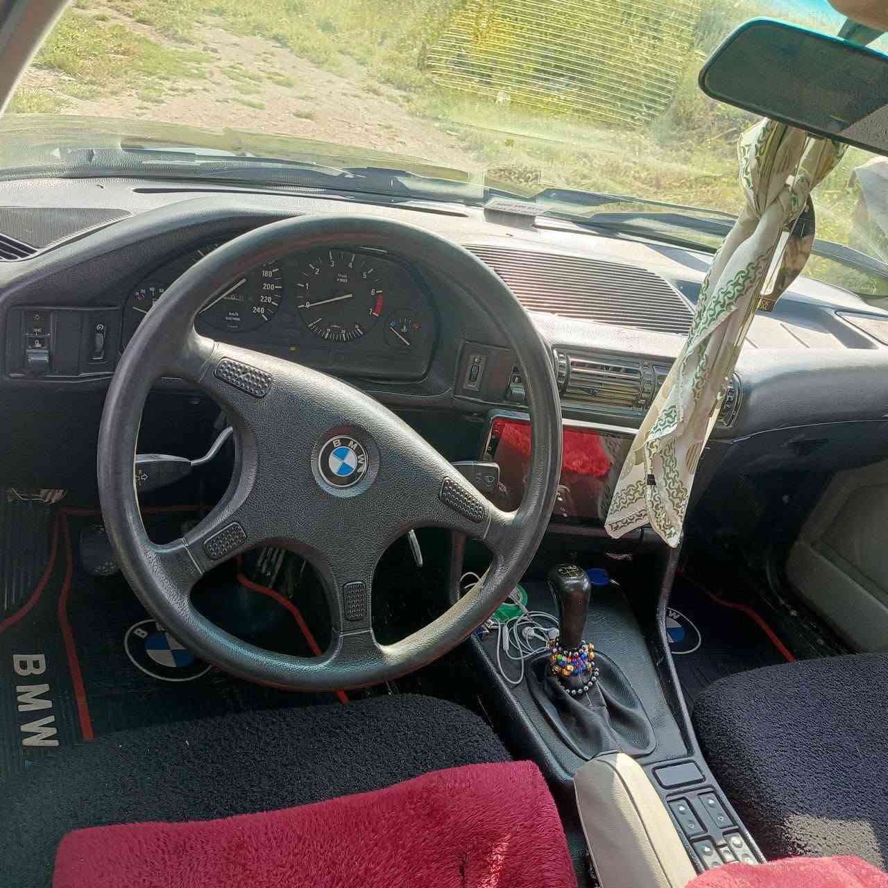 سڵاوی خواتان لێبێ
BMW 525i.   مۆدێلی 1991
سەیارەکە بەس ماشااللە ئەوێت پێش و پشتی کەپسە 
گێڕ و مەکینە بەشەرت چوار تایەی لۆکی لە ژێرە
سەنەوی تا 2031 تازەیە 
ناوی لەدەرەوەی جوان ترە 4 بەرەدرگای لۆکی بۆ بەسراوە 
سەیارەکە لە قووەتی خۆی بێزارە
کارەبای بەشەرت
دەوری ٣٠٠ هەزارێ غەرامەی تیایە دوای معامەکە ئەگەڕێتەوە 
سەیاروکە بەناوی خۆمانەوەیە تەحولو وەکالە بەشرت
نرخ  53 گەڵاو مەعامەلەیەکی برایانە
***********
بەس ڤایبەرو واتسئاپی لەسەرە

