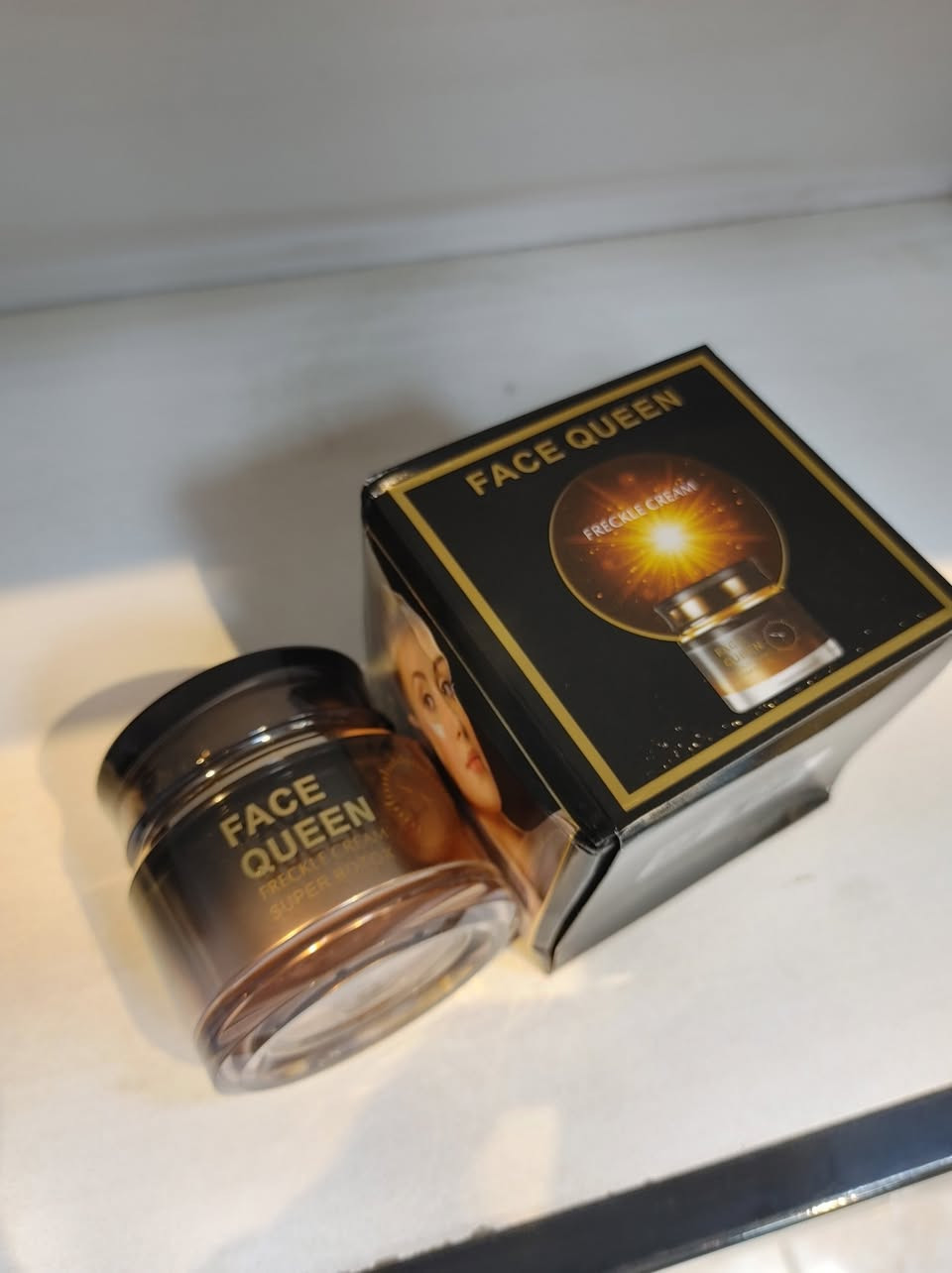 ✨ ودّعي النمش والبقع الداكنة للأبد! ✨

مع كريم فيس كوين (بديل المكياج) FACE QUEEN FRECKLE CREAM، بشرتك تتغير ١٨٠ درجة!

💎 شنو اللي يسويه؟
✔ يوحد لون البشرة وبيضيها من أول استخدام.
✔ يوقف تكوّن الميلانين (السبب الرئيسي للبقع).
✔ يعالج التصبغات والنمش بعمق.
✔ ترطيب فائق يخلي بشرتك ناعمة مثل الحرير.

🧪 مكوناته طبيعية وفعّالة!
مستخلص عرق السوس، الأربوتين، وزيت الجوجوبا – مزيج سحري من الطبيعة والتكنولوجيا.

📦 النتيجة: بشرة صافية، مشرقة، وشبابية.

⚠️ متوفر الآن! 

💰 السعر: [20 الف] والتوصيل مجاني لجميع المحافظات😍 
📲 للطلب:مراسلة الصفحةأو واتساب ***********.

🚚 توصيل سريع لجميع المحافظات والمناطق.
📍 اوركيد بيوتي – الفلوجة، شارع الكماليات، مجمع النوري، داخل القيصرية، قرب بيت عدنان.

#كريم_تفتيح_النمش #FACEQUEEN #بشرة_نضرة #تفتيح_البشرة #العناية_بالوجه #قبل_وبعد #skincare #freckles
