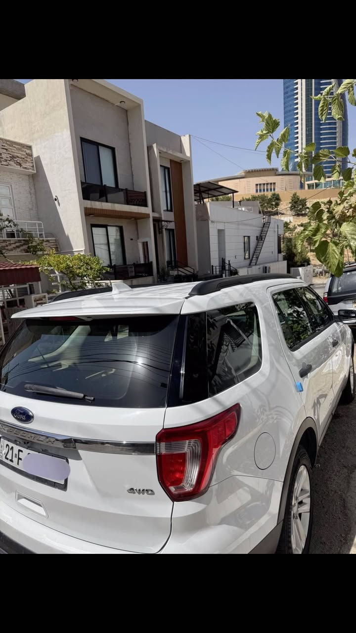Ford explorer 2016
سەیارەکە ماڵی دۆستە تازە سێرڤس کراوە رۆن و هایدرۆلیکی گۆراوە 
تاقم تایەی تازەی بۆ بەستراوە 
سەنەوی تازەیە
سەیارەکە بی بۆیاخە ٣-٤ شوێن ساردی هەیە لەگەل ٢ کارت
بێ ئێرباگ و ناوگرتن تانها لێ خشانە  
سعری ١٧٠$ معامەلە 
*********** السليمانية, العراق
