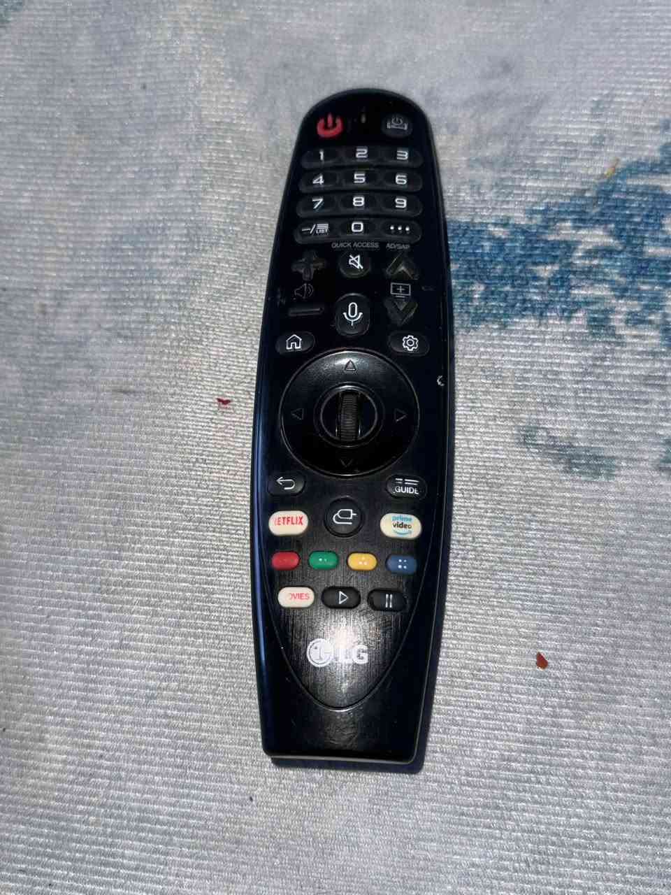 ويمونت LG اصلي مستعمل نضيف وياه ضمان 5 سنوات محافض عليه اكثر من روحي لتواصل وتساب ***********
