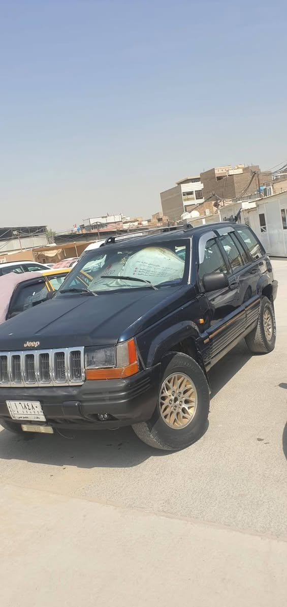 سلام عليكم جيب شيروكي موديل 1994 البيع سعر ٤٣ بيه مجال قليل مكلف بل نشر رقم صاحب السياره ***********
