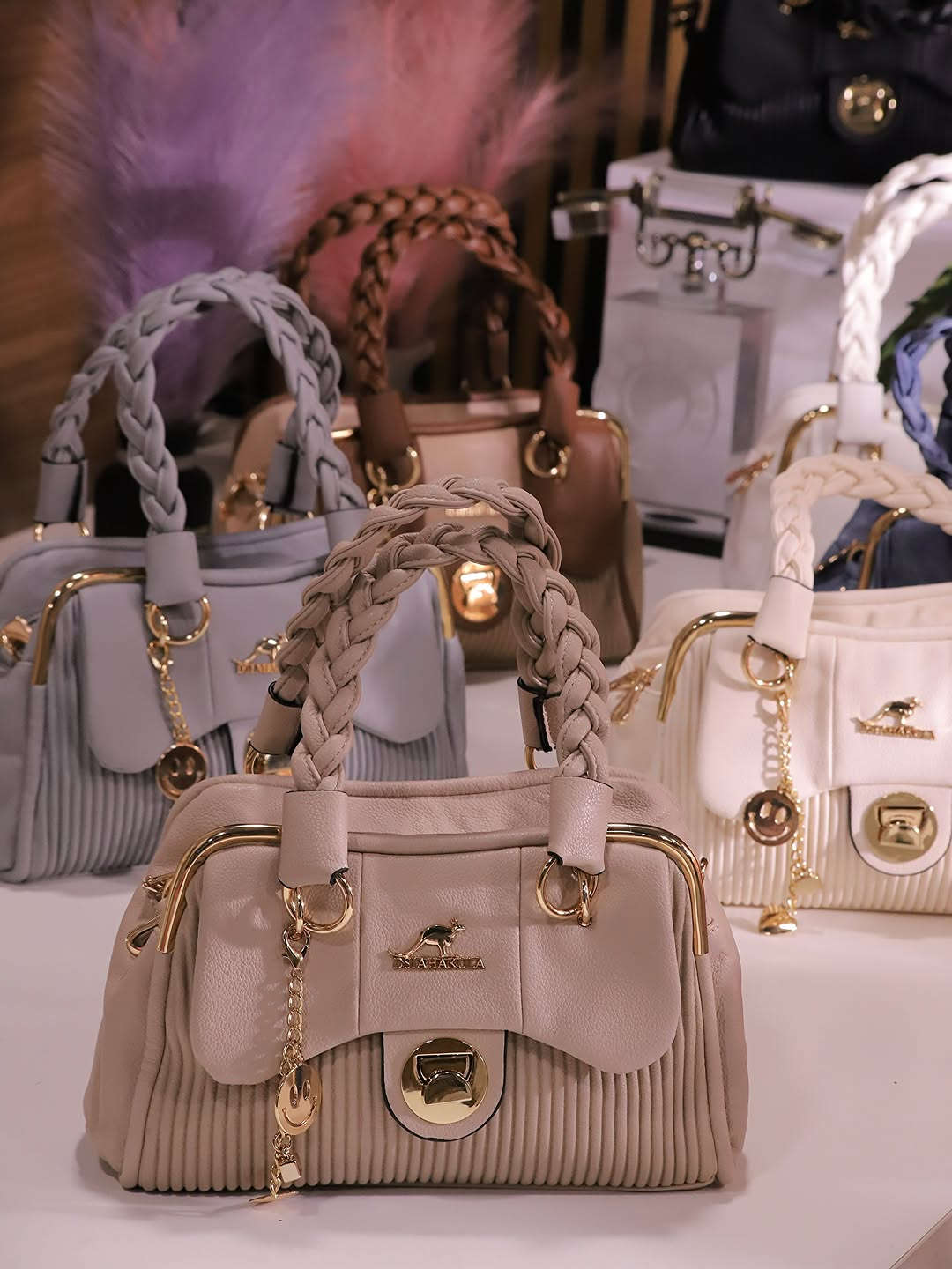 الجنطة تجنن😍كوالتي عالي جلد سوفت🦋

السعر ٢٠ الف …. حجم متوسط .. ٢ خانات 

❤️توصيل متوفر

نجف وجميع محافظات العراق 
للطلب راسلي وتساب 👇🏻

***********

العنوان النجف حي الحسين شارع كميل بن زياد
اوقات العمل من ٣ ظهراً حتى ١٢ مساء
