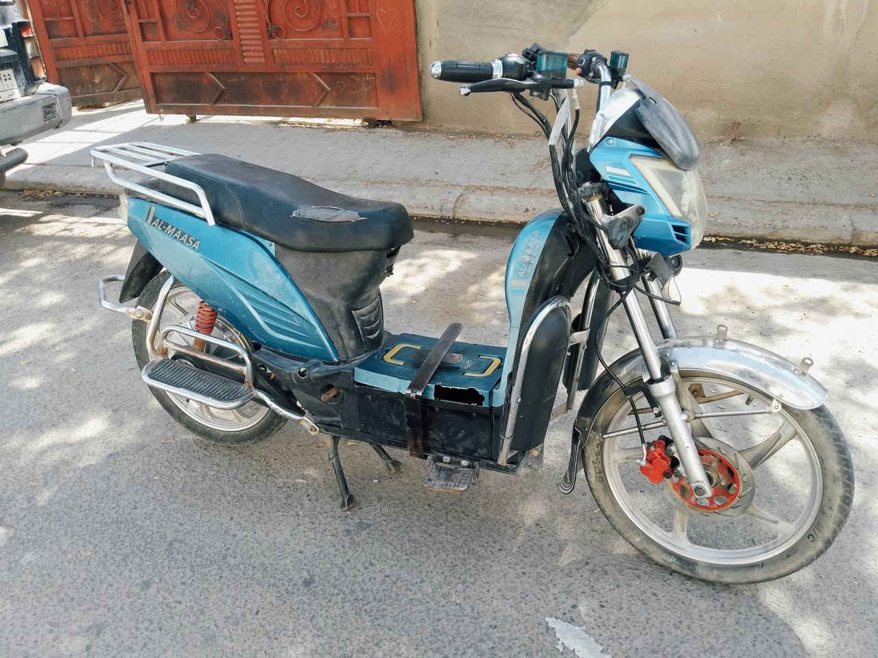 ماطور شحن للبيع
كامل كلشي شغال 
بدون بطاريات 
السعر 175 بي مجال 
الي يريده يتصل ***********
