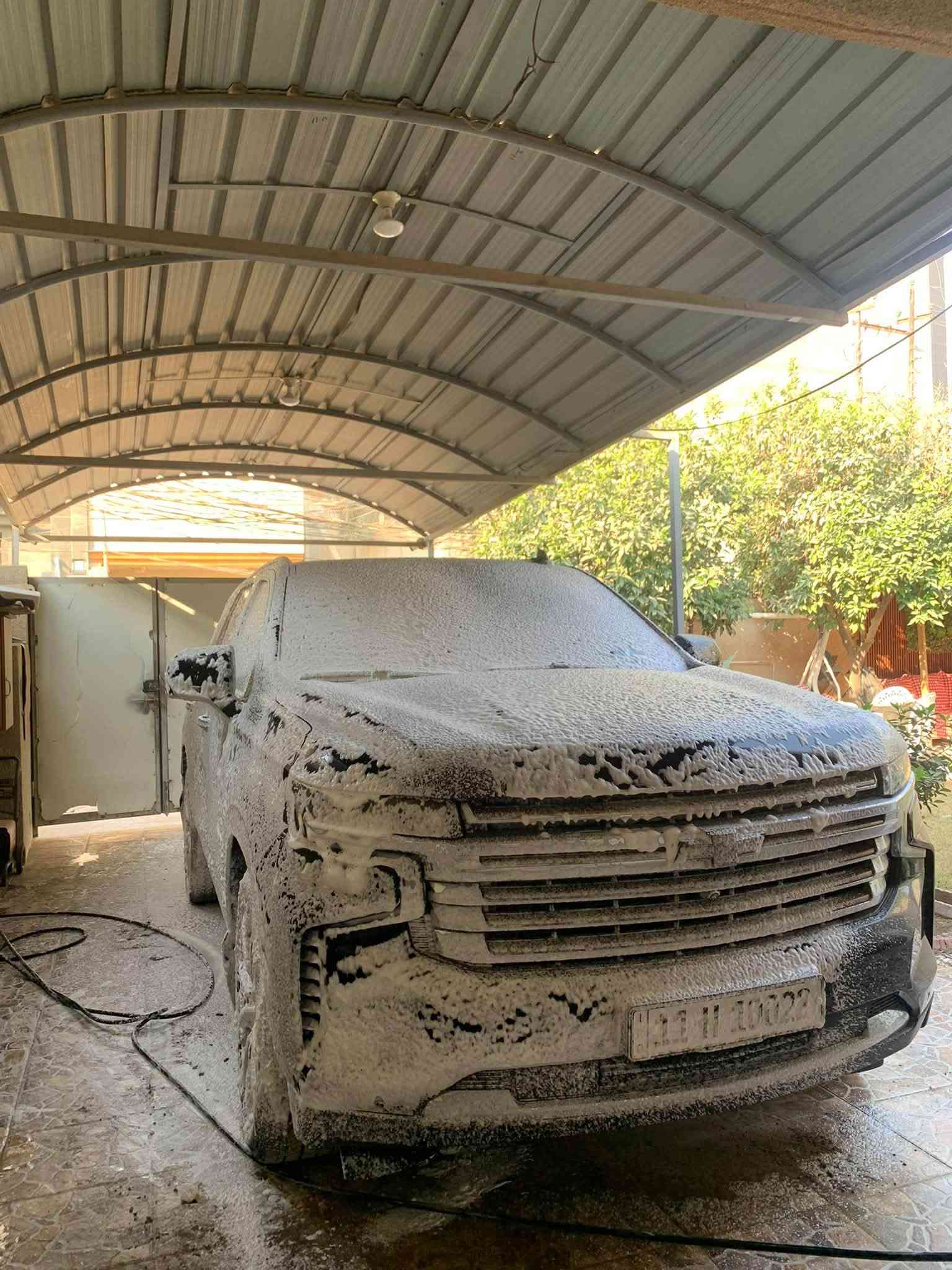🚘 Chevrolet Tahoe High Country 2023 🖤
🔥 استيراد خاص | Black Top | Clean Title
📍 ديالى – الخالص
📏 ماشية 11,000 ميل فقط

⚙️ المواصفات:
• محرك 6.2L V8 بقوة 420 حصان
• گير 10 سرعات أوتوماتيك
• دفع رباعي 4WD
• نظام Magnetic Ride Control
• جنوط هاي كانتري 22 إنچ
• إضاءة LED
• كاميرات HD Surround Vision
• مرآة خلفية بكاميرا
• شاشة وسطية 10.2 إنچ
• شاشة عدادات رقمية 12.3 إنچ
• Head-Up Display
• نظام صوت Bose فاخر
• داخلية جلد High Country
• مقاعد أمامية تبريد وتسخين
• مقاعد الصف الثاني تسخين
• دوسات كهربائية
• صندوق كهربائي يفتح بالحساس عن طريق الرجل
• 3 صفوف
• حساسات وكاميرات ركن
• Apple CarPlay و Android Auto
• مواصفات High Country كاملة

✨ سيارة نظيفة ومميزة، ومواصفاتها كاملة.

📍 ديالى
📞 ***********

نص مكتوب في الصور:
- PLC GROUP
- KB차차차
- KB차차차 PLAUCTION KB차차차 PLAUCTION
- KB 차차차
- KB차차차 PL auction auction