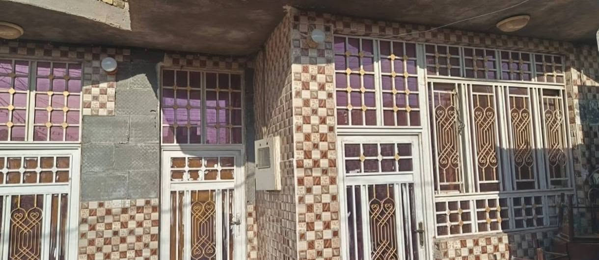 بيت للبيع في حي الحسن العسكري على شارع 20 شارع تجاري مقابيلك فرن ومطعم  للاستفسار ***********
البيت طابو صرف

المساحة 200م

بيت نضيف كامل 

بناء 2019 مسلح 

الواجه 10 نزال 20
