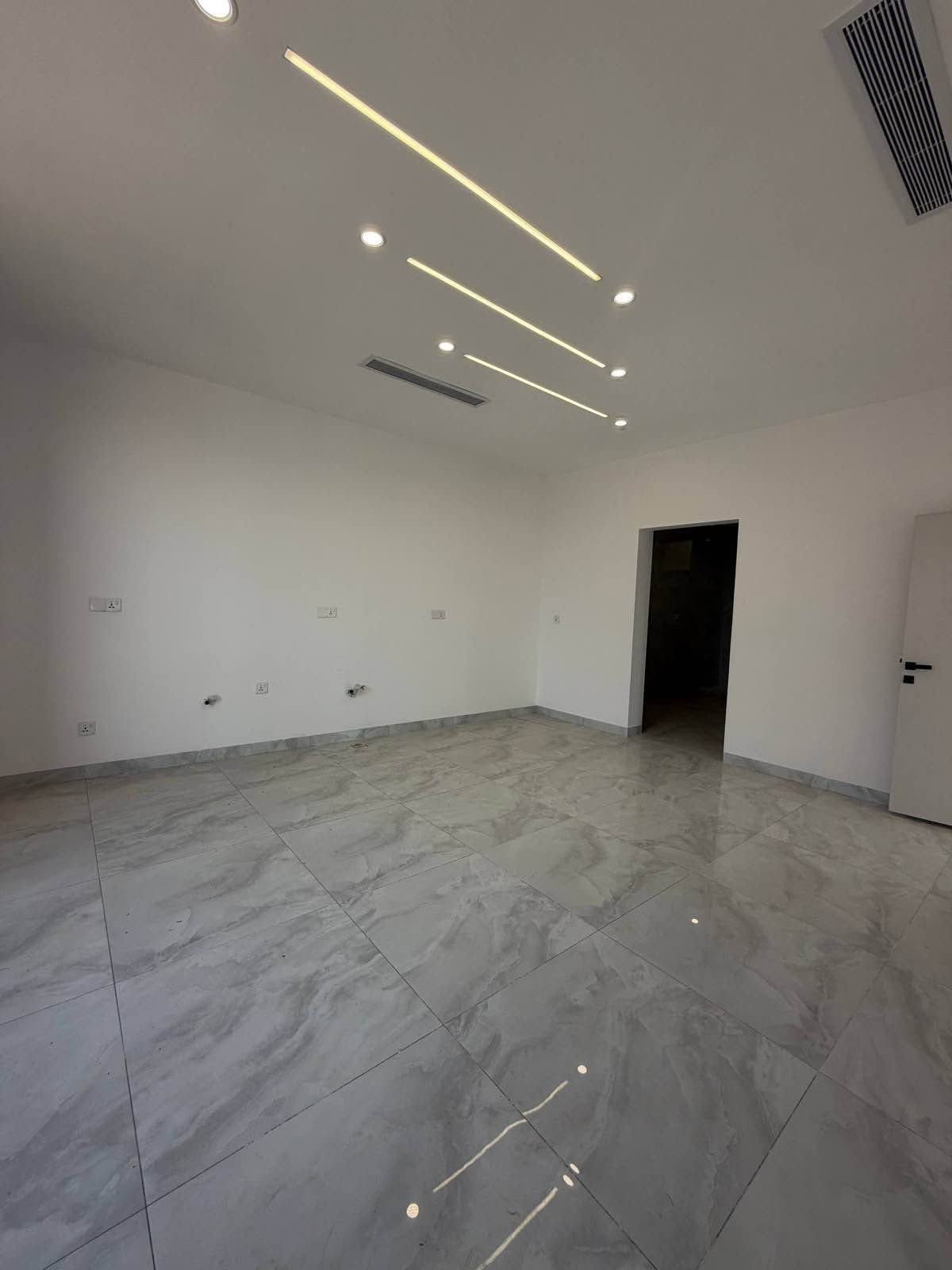 🏡 منزل فول مواصفات للبيع في أربيل – مجمع المهندسين

📐 200م² | 📜 طابو صرف
🛏️ 6 غرف | 🛋️ استقبال | صالة
🍳 مطبخ | 🚿 مجموعة صحيات

✨ منزل فول مواصفات، مساحة وتوزيع مثالي لعائلة تبحث عن الراحة والسكن الراقي

رقم الاتصال او واتساب
***********
#نوزاد_محمد أربيل, العراق
