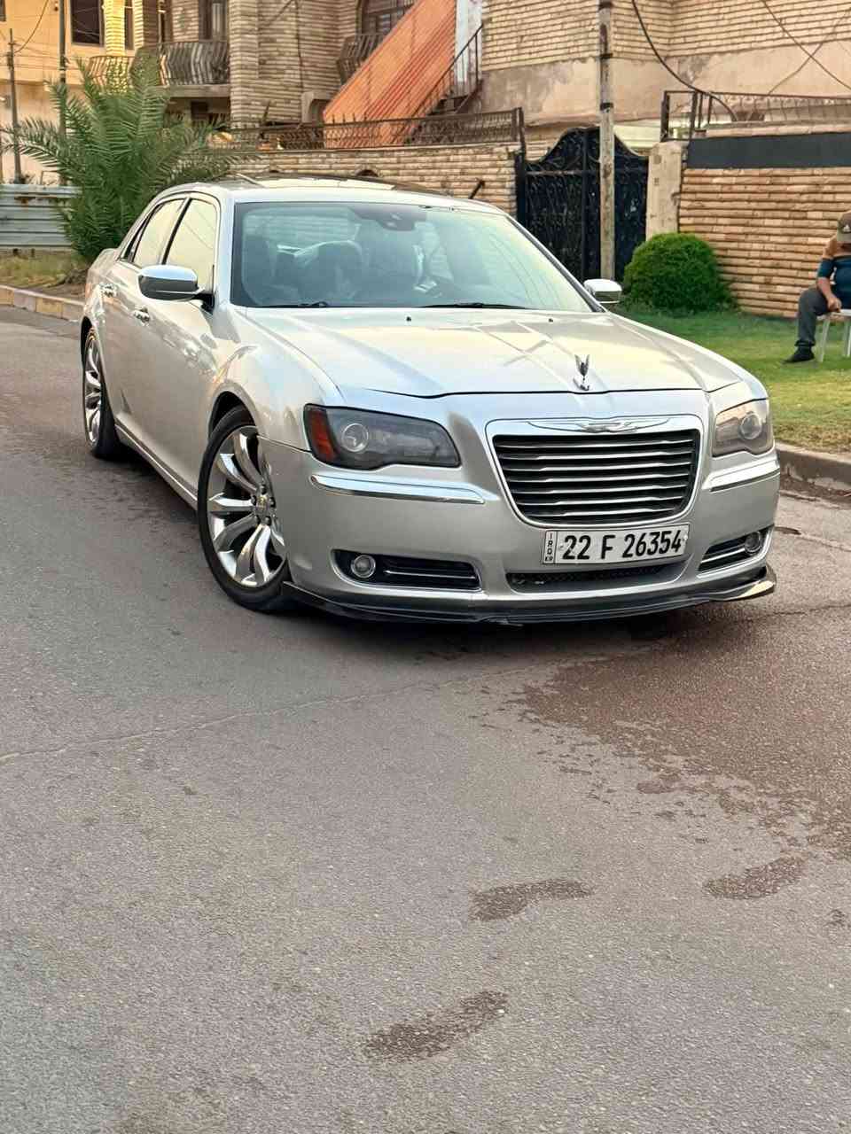 ‏السلام عليكم أوباما للبيع موديل 2012 V8💪خليجي بسمي تحويل ثاني يوم هزه جديده سنويه جديده لل28 عليها منضومه عاز المواصفات : فول واحد على واحد
پانوراما .
نقطة عمياء .
حساسات امامية .
ويل قياس 20  .
حساسات خلفية .
شاشه كبيرة مع نظام ملاحة  GPS .
سستم صوت مع دمام .
مقصورة الركاب من الجلد
المقاعد الأمامية كهربائية .
تشغيل عن بعد .
محدد سرعة .
تلفون بلوتوث .
كاميرا خلفية .
مرايا متحسسة للاضاءة العالية .
كير شفت بالستيرن .
دخول ذكي (بصمة)  
العنوان البياع
شباب السياره بيها جاملخ وبنيد وباب خلفيه وجاملخ خلفي صبغ السياره 
السعر 135 بيع او مراوس النترا او فورتي 
للاستفسار ‏ *********** ‏
