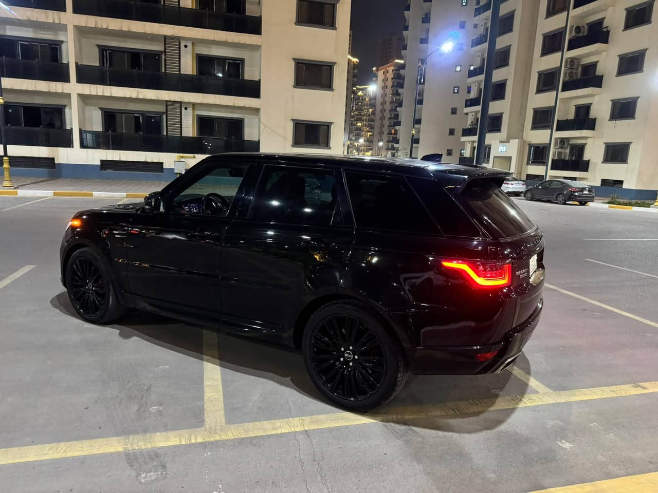 رنج روفر سبورت • V8 سوبرتشارج • ٣٥٠٠٠ ميل