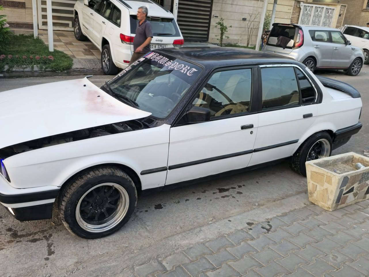 زعره مكينه 525مسكر كير عادي رقمها صدامي سياره حلوه ما بيها نقص أبيعها اكفلها عشائر وحكومه وغرامات بس هذا السعر 25 ورقة  رقمي***********
