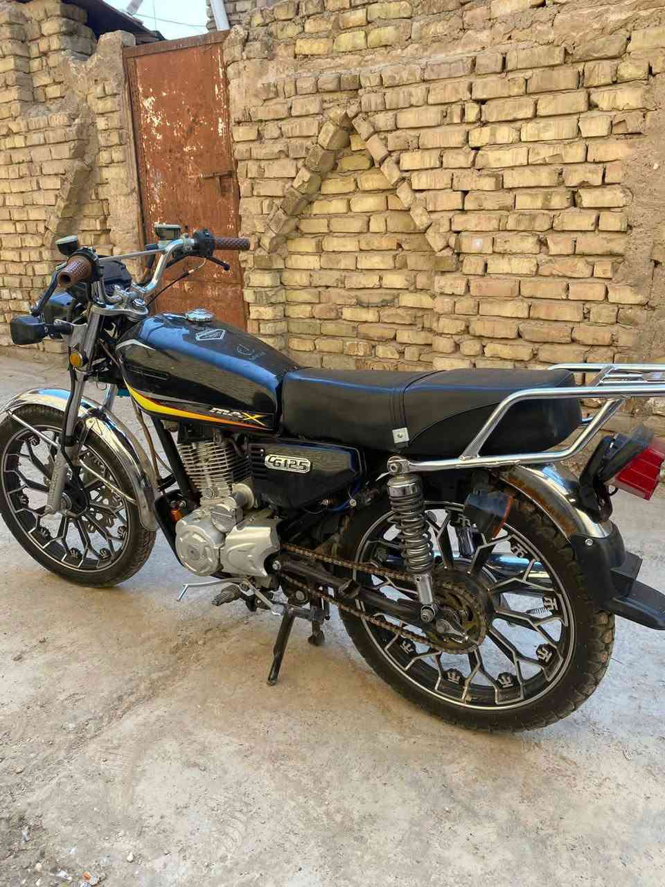 سلام عليكم سونك موديل 25 للبيع 
مكينه 200 تبريد دهن اوراق اصولي

كهربائيات كلها شغاله شلع 

كلج عنبار دشبول الكتروني دراجه جاهزه متذب عليها ولاربع 

مكاني فلاحيه *********** سعر 650 وبيها مجال للشراي
