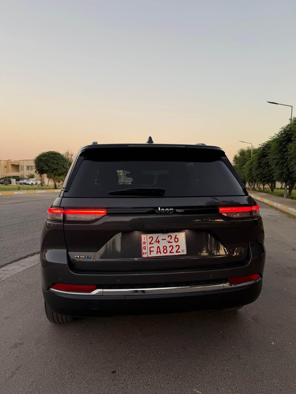 سيارة جيب جراند شيروكي 2024Limited 4xe بيه قطعه صبغ 3 شاشات و 3 انظمه كهرباء وهايبرد وبانزين  ماشيه 36 ألف ميل للتواصل وان ساب *********** أربيل, العراق
