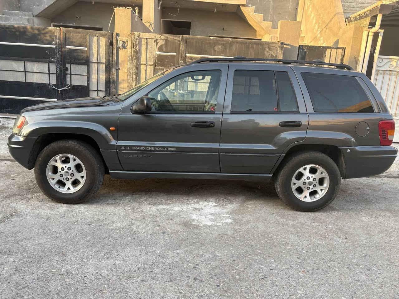 جيب لاريدو موديل 2000 سيارة نظيفة على ابلادي شرط محرك مامفتوح بدون ورقة بنزين رايدها ب70 وبيها مجال اتصال وتدالل *********** كركوك, العراق
