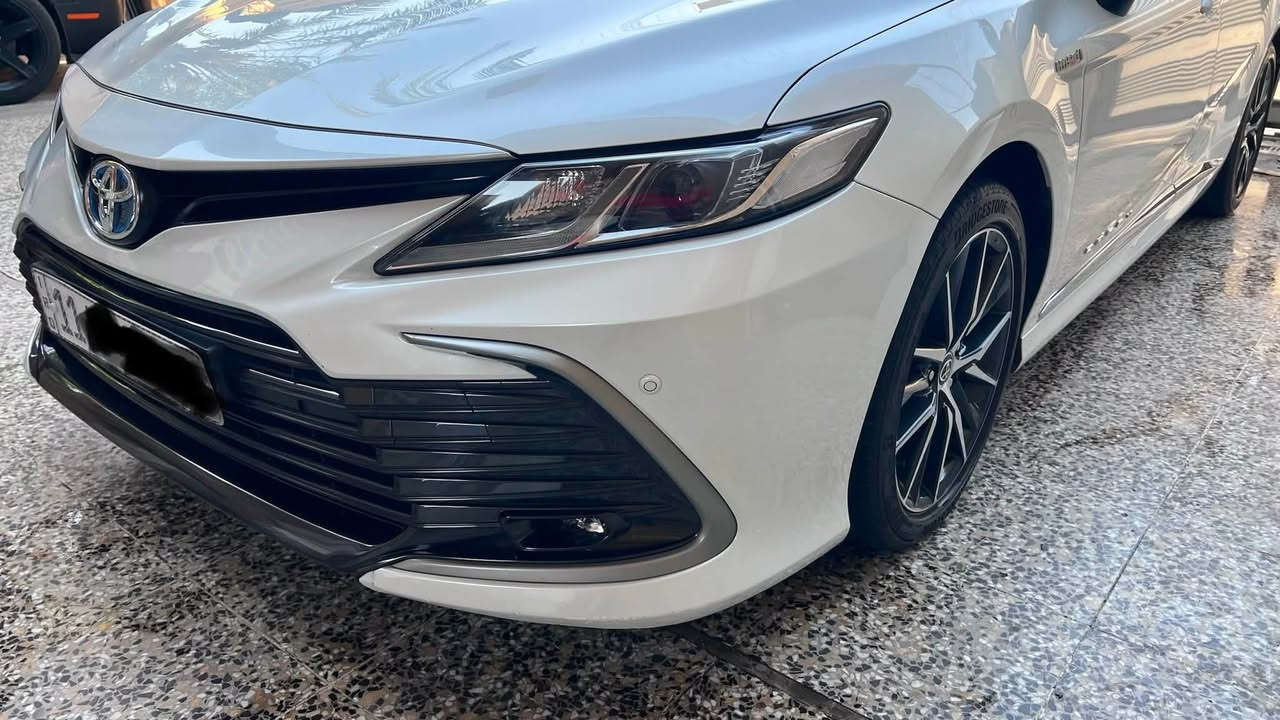 للبيع فقط – تويوتا كامري GLE Hybrid موديل 2024
خليجي – وكالة عبداللطيف جميل السعودية
📍 موقع السيارة: بغداد
🔢 رقم بغداد
👤 باسمي
🔄 تحويل ثاني يوم
📊 العداد: 52,000 كم

🔹 مواصفات السيارة:

• محرك 2.5 لتر، 4 سلندر هايبرد
• قوة إجمالية 215 حصان
• ناقل حركة E-CVT
• أنوار أمامية LED
• كشافات ضباب LED
• مرايات كهربائية وقابلة للطي
• دخول وتشغيل ذكي
• مقاعد مخمل مدوّشة بالجلد
• مقعد السائق كهربائي
• شاشة وسطية مع Apple CarPlay
• كاميرا خلفية
• حساسات أمامية وخلفية
• مثبت سرعة
• 6 وسائد هوائية
• تحكم ستيرن جهتين
• بردة خلفية

⚠️ ملاحظة:
السيارة بيها صبغ بابين (باب السائق والباب الخلفي) نتيجة طخة بسيطة، والأثر موضح بالصور ضمن المنشور.

💰 السعر: 22,500 دولار (225 ورقة). 

📍 السيارة موجودة في بغداد

📞 للاستفسار والتفاصيل واتساب + اتصال: 👇
***********
