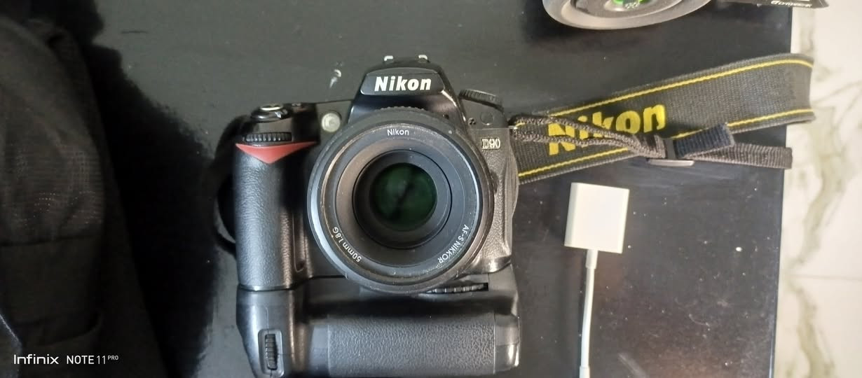 نيكون D90 • عدسة ٥٠مم • فتحة ١٫٨