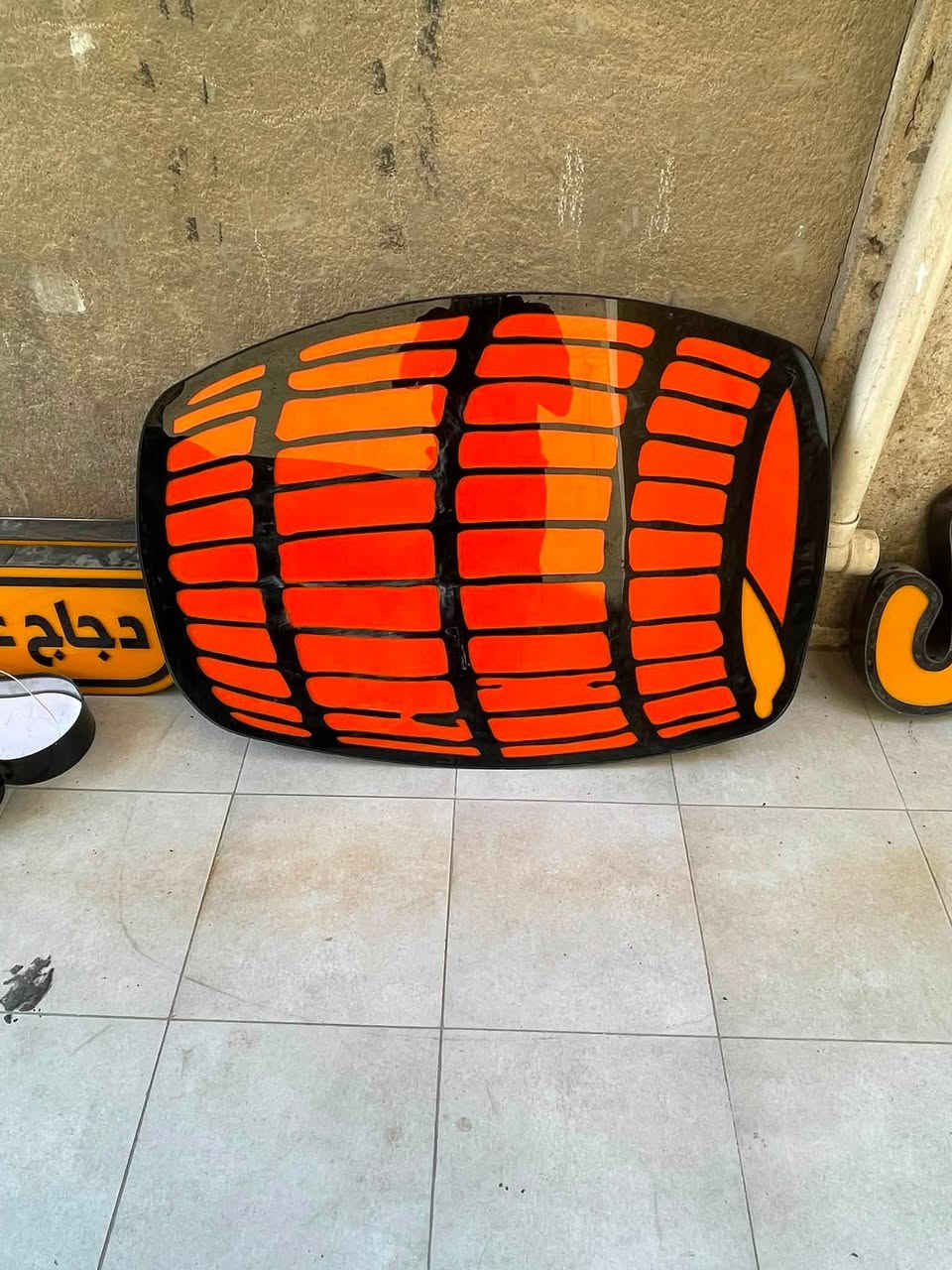 السلام عليكم ورحمة الله وبركاته فطع مطعم جدا نضيفة للبيع للتواص واتس اب *********** بغداد بسماية السعر 250 الف قفل الله يشهد مسويهن بخمس اوراق
