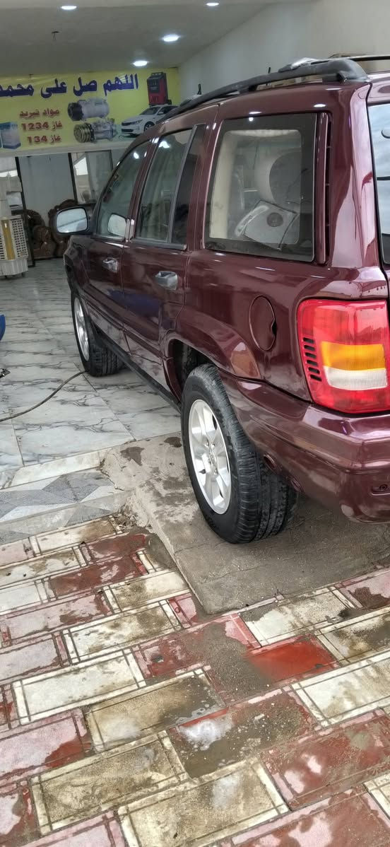 جيب شيروكي سليمانيه بسمي مكان الناصريه مديل 2000  سياره جاهزه من كلشي مكينه وگير بلاد بيه منظومه غاز 80 رقم ***********  الشراي يتصل   السعر 70

نص مكتوب في الصور:
- HAPPY BIRTHDAY