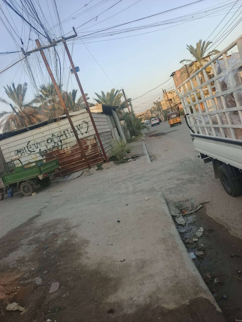 بيت ركن  بحي البساتين شارع اسواق دنيا قرب اسواق الصدرين البيت بناء جديد والسه مكامل من سراميك وجام مساحه 150  يبعد دقيقه عن شارع رئيسي السريع ‏‪***********‬‏
