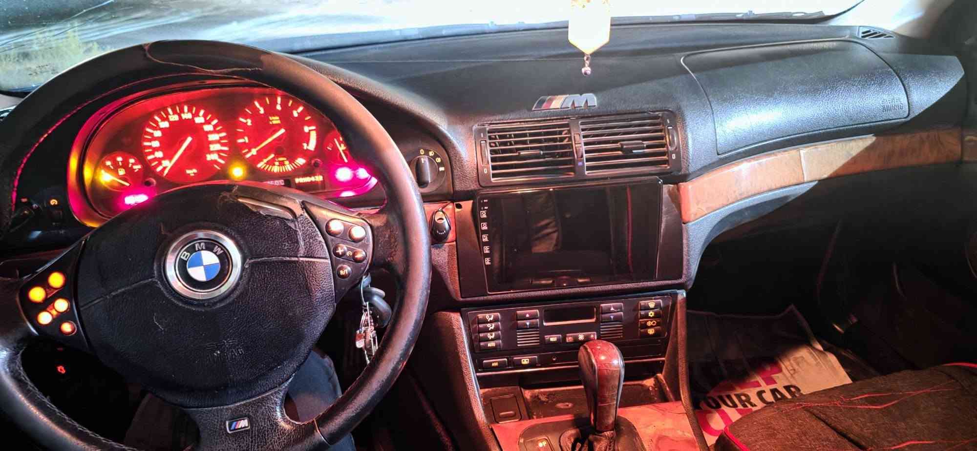 🚘 للبيع BMW E39 528i موديل 1998
🔹 المواصفات:

- الموديل: BMW E39 528i
- سنة الصنع: 1998 مسجل بالسنوية 1997
 بأسمي رقم بغداد سنويتها 2028
- المحرك: 6 سلندر خطي 2.8 لتر
- القير: أوتوماتيك تيبروتك
- الدفع: خلفي
- السيارة سيدان 4 أبواب
- المقاعد: 5 ركاب
- الماركة ألمانية وارد ياباني 🇩🇪

🔧 مواصفات السيارة وحالتها:

- داخلها جلد الاصلي ونظيف واضح بالصور 
- المكينة مكفولة من بخار وتنقيص وكذالك الگير 
- منظومة تبريد جديدة بالكامل
- التايرات تخم نظيف
- سبير وأدوات كاملة وياها كهربائياتها شغاله كشنات كهربائية ستيرن نزول وصعود كهربائي ضوء زنون

. الملاحظات 
دعاميات يرادلهن ادامة او تبديل مثل ما موضح بالصور بيها جراد بالبنيد وشويه بداية القمارة فقط اما الباقي مابيها قطرة جراد يرادلها بوليش تطلع تخبل

السعر: 68 وبيه مجال مكاني بابل مشروع المسيب

📞 للاستفسار والتواصل:
***********

الجادين أهلاً وسهلاً 🌹

#BMW #E39 #528i #BMW1997
