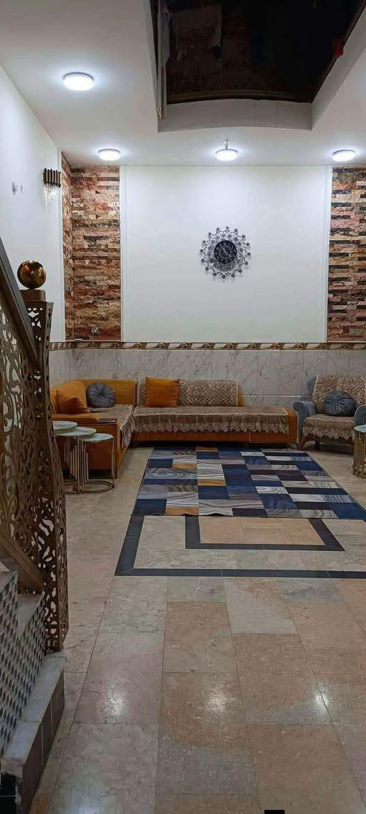 السلام عليكم
بيت طابو زراعي سند 25 للبيع المساحه 220متر يحتوي 

على غرفتين نوم وصاله وأستقبال ومطبخ وصحيات 

داخليه وخارجيه ومنور خلف البيت ومنور بجانب البيت 

العنوان طويريج خلف أبو هاشم منطقة الهنداوي 

البيت جديد   للأستفسار 

***********

***********   تابع الصفحه ليصلك كل ما هوه جديد
