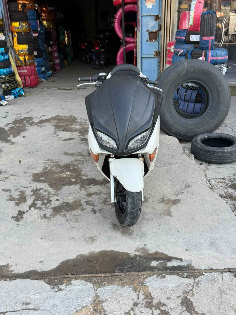 للبيع فورزه صفر 8 عميه بلاد  دراجه مكينه خير من الله لا تنقيص لا تبخير لا نضوح اوراق موجوده دراجه بيها طخه بل صفحه مبينه بل تصوير السعر 950 وبيها مجال قليل عنوان جسر ديالى القديم ***********
