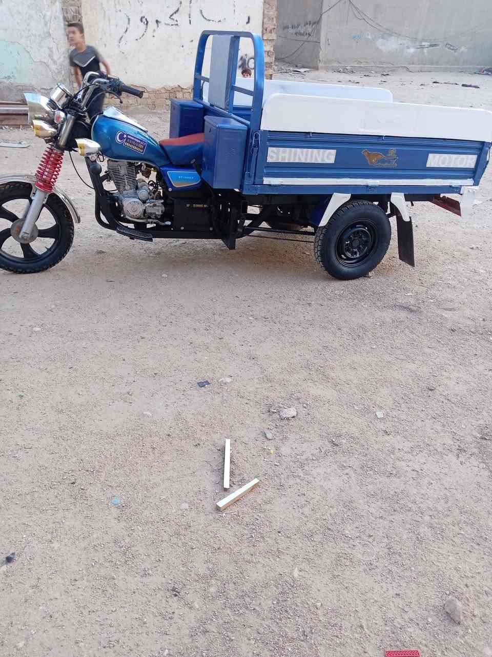 للبيع فحل مرقمه رقم قادسيه الموديل 19 المحرك 23 الستوته خير من الله الشاصي مكفول الركبه مكفوله التايرات عريض جوبلس مال كيه ماعايزهه اي شي جاهزه السعر مليون و400 وبيها مجال خاص ماكو العنوان الديوانيه هذا رقم صاحب الدراجه ***********
