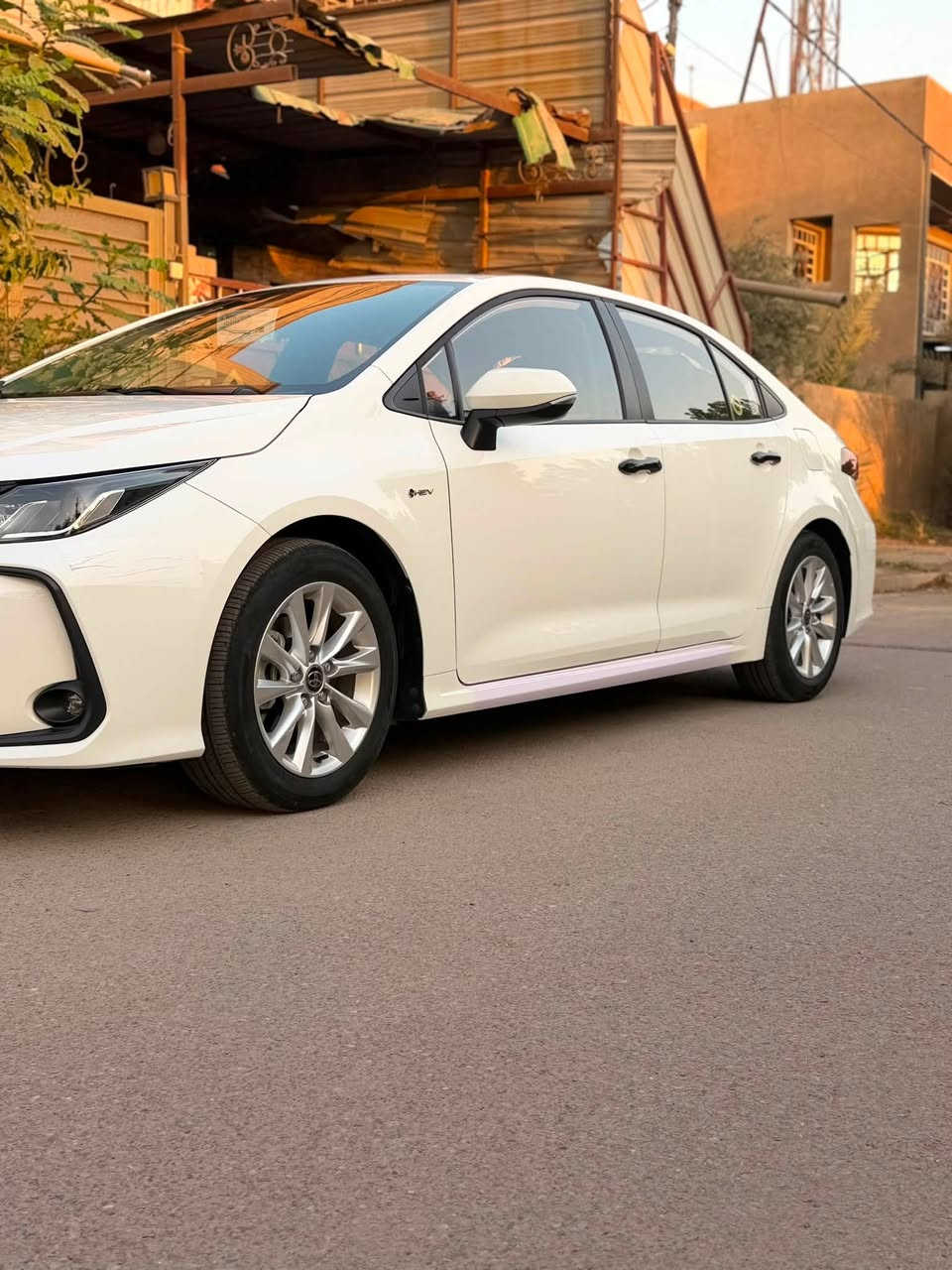 للبيع كورلا هايبرد 2025 شكل الخليجي 

فول مواصفات 

ماشيه 18K
فتحتة سقف (سلايد روڤ)

بصمة عدد 2 + دخول ذكي ابواب ثنين 

داخل جلد اصلي + دوشمه اضافيه 

كامرة خلفية دوارة اصلية 

شاشة ابل كار بلي

هندبريك دكمه 

اوتو هولد /تحديد مسار /كروس سرعه 

3وضعيات قيادة (نورمل/سبورت/ايكو)

اشاير بالمري الجانبية 

رادار 

السيارة مكفوله كفاله عامه  

السعر 159$ وبيه مجال 

مكانها بغداد 

للاستفسار ***********
