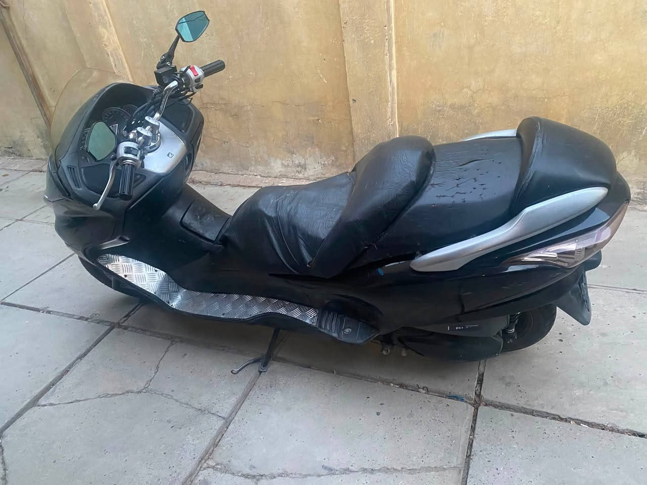 فورزا للبيع ٠٨ السعر ٦٥٠ ألف وبيها مجال
تايرات جدد و مكينة نظيفة والاوراق كاملة 
الاتصال ***********  العنوان بغداد الزعفرانية
