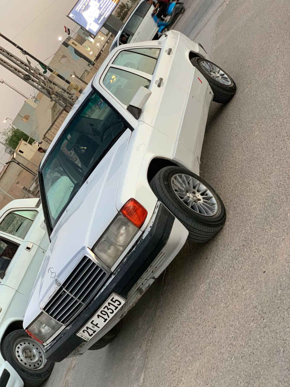 مارسدس طيارين 190
كير ومحرك ونجي 6 سلندر
موديل 88 محدث فوك ال90
سيارة جاهزه من كلشي نقصها بس تبريد
:وسنويتها باسمي
 كشناتها زرف مابيهن بس اني مغلفهن  ***********
