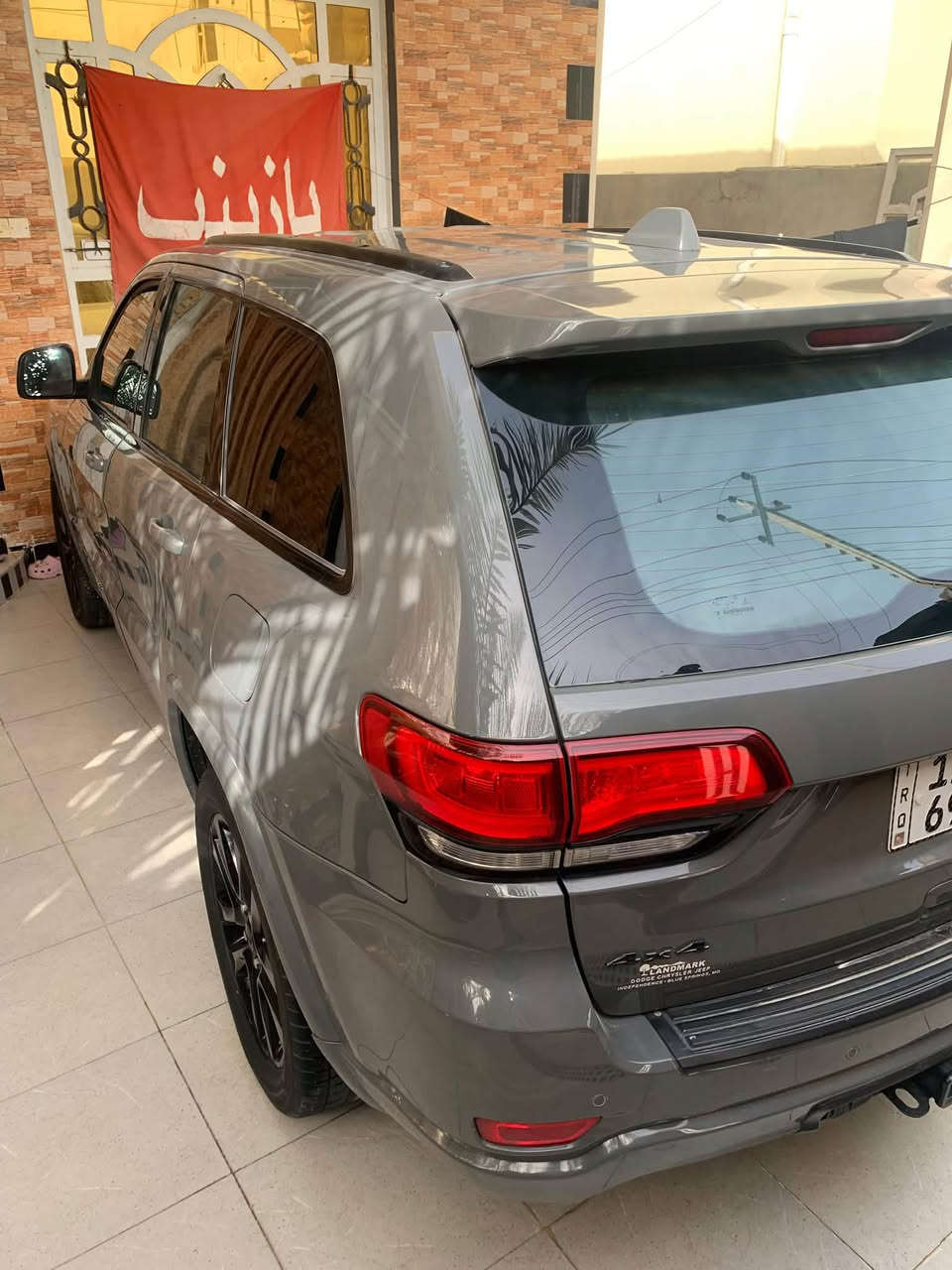 جيب لاريدو فول مواصفات شاشه كامره فتحه موديل 2019
لون سمنتي رقم بغداد باسمي بدون ارباك طخم تاير حداديه كير كفاله محرك محورله بساتم 14 بدون دوانز بانزين عادي 
جاهزه السياره ***********
