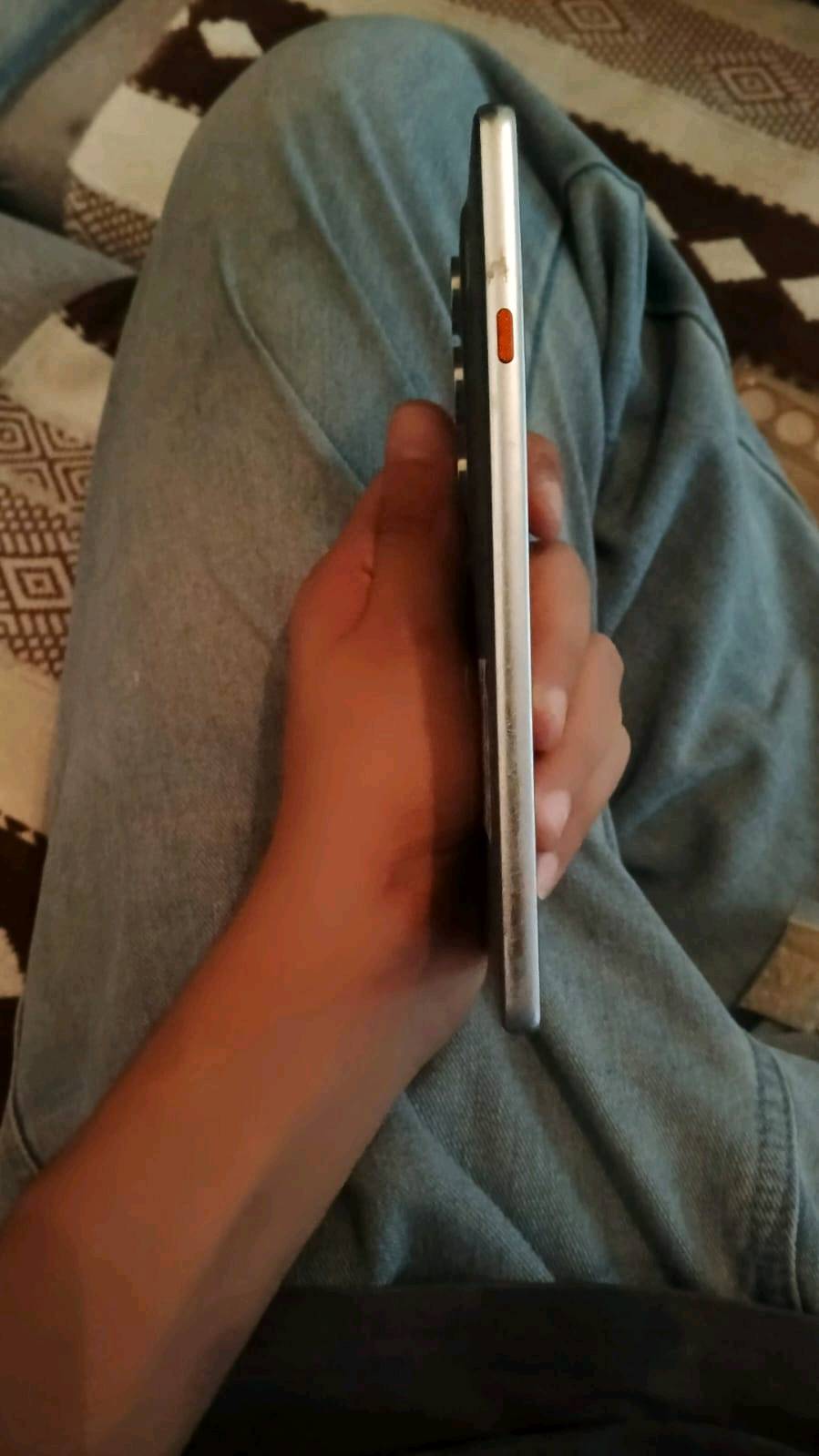 تلفون تكنو كامون اربعين 
العناون بغداد المعامل 
فقط مراوس ب ايفون 
تلفون كامل ملحقاتى 
تلفون نضيف ما مفتوح ولا مكسر ولا خدوش 
لون السود