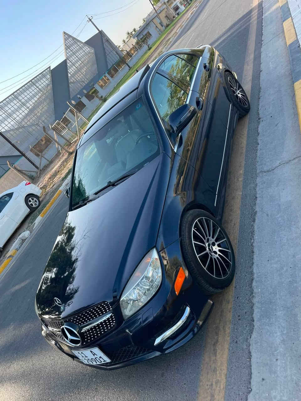 السلام عليكم .
للبيع 

 Amg. Mercedes-Benzc350 كت دعاميات 

محرك المرغوب عقل فوك تويل 

مضروبه نانو بولش درجه اوله 

موديل2009

تفاصيل👇🏼👇🏼

1_ بصمة⁩ تشغيل  

2_محرك 6 سلندر 

3_تبريد قطعتين  ⁦❄️⁩

4_كروز سرعة🔒 

5_مراية داخلية+جانبة عاكسة ⁦🔍

6_تحكم ستيرن كهرباء⁦⚔️

7_ شاشة   🖥⁩ بلوتوث يوتيوب

8_فتحة سقف 

9_مري شفط 

10_كشنات كهرباء+ خزن ذاكرة  ✨⁩

12_ انارة ترحيب💡 ⁩

13_شاشة اعطال💬

14_ بنورما

15_نقاط عمياء 

16_ سستم صوت harmen kardon+ دمام خلفي 

18_ويل17  ⚔️⁩ AMG

19_صدر امامي خلفي جديد ⁦🛠️

22_كشنات هيتر 

23_تدفئة 

24_+ كاميرا

25_تبريد خلفي 

26ثلاجه 

27تحكم ستيران

28_انظمة قيادة 2

30_ كشن اسود جلد 

31بك لايت لد

32كشن خلفي قلاب 

33لون ازرق بنفسجي 

34داخل اسود 

35لايت عدسه زنون علي ناصي 

36 صندوك كهرباء 

37 سبايدر رياضي 

…………………………….السياره رقم بغداد جديد 11هزه جديده 

تحويل ثاني 
السعر 118 ورقه 
مكان السياره بغداد كرخ 
حادث خفيف جاملغ ايسر امامي شطح قطعتين كلير 
للتصال***********
