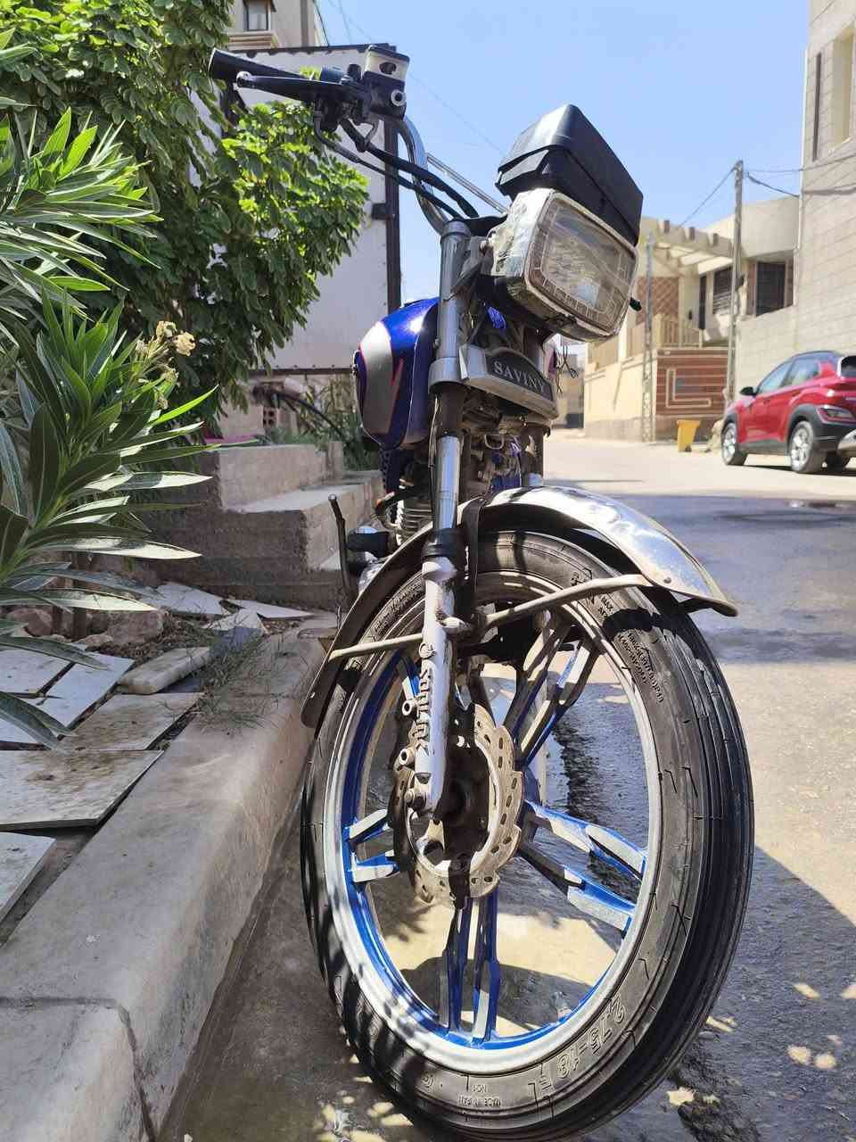 السلام عليكم .. اصولي اصولي بأسمي 
سيفان ٢١ 
محرك مكفول ( لا تنقيص لا تبخير لا مفتوح )
الدراجة نقصها دبلات أمامية وظفيرة عندي وحده جديدة بس تشدها والباقي خير من الله سلف هندر 
سعرها 420 وبيها مجال 
الدراجة مهمولة حتى ما اطلع بيها 
***********
