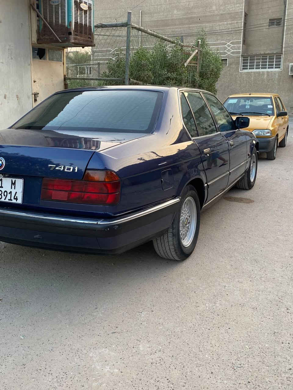 سلام عليكم 730. V8 1993 وارد ياباني اصل كير محرك مكفول تبريد ثلج صدر امامي خلفي جديد بس درايم شفت خلفي شوي تعبان الباقي كله بشرط الكاردن جديد الجعمقه جديده وغرفتهة جلد كشنات كهرباء مري كهرباء ستيرن كهرباء التايرات جدد نظاف والسيارة اول صبغه الهة بدون سمكره ومعجون  فقط سقل وبخ جماليه ومنزل صورها قبل الصبغ ضررها فقط جاملغ السايق مبدل ومكفوله من الخياس والحوض مال صندوك لوووك يخبل رايدهة ب62 وبيهة مجال وعليها غرامه 4 ورقات ينزل من سعرها واني خادم للطيبين واسف ع اطاله *********** عنواني بغداد الشعب

